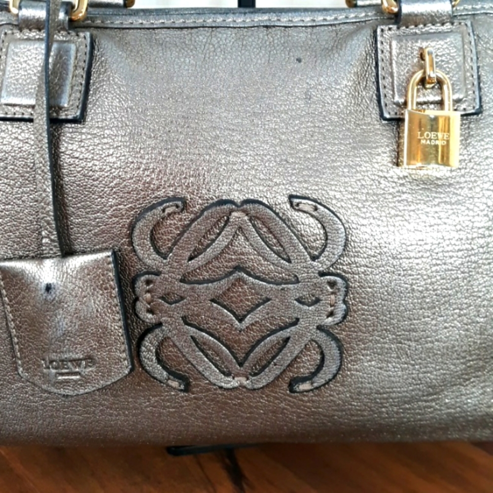 Loewe Amazona 35 Silver Handbag With Lock and Key - Picture 3 of 16